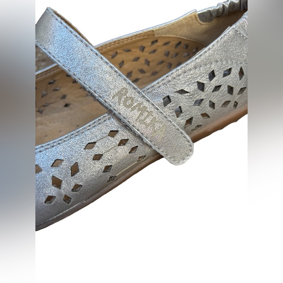 Romika Women’s 39 (8 1/2) Bahamas Silver Leather Mary Jane Shoes, Romika Flats - Picture 2 of 16